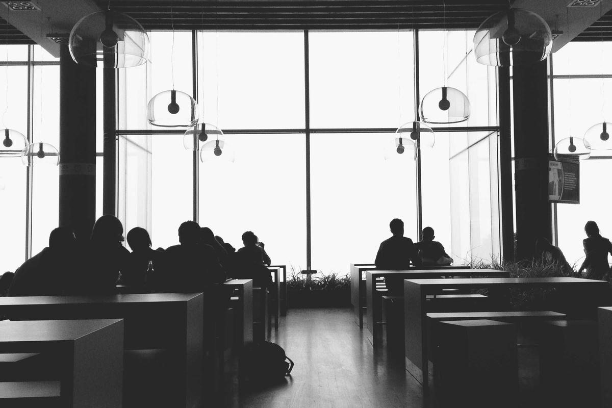 Authentication and Market Saturation Risks in Variant Collecting