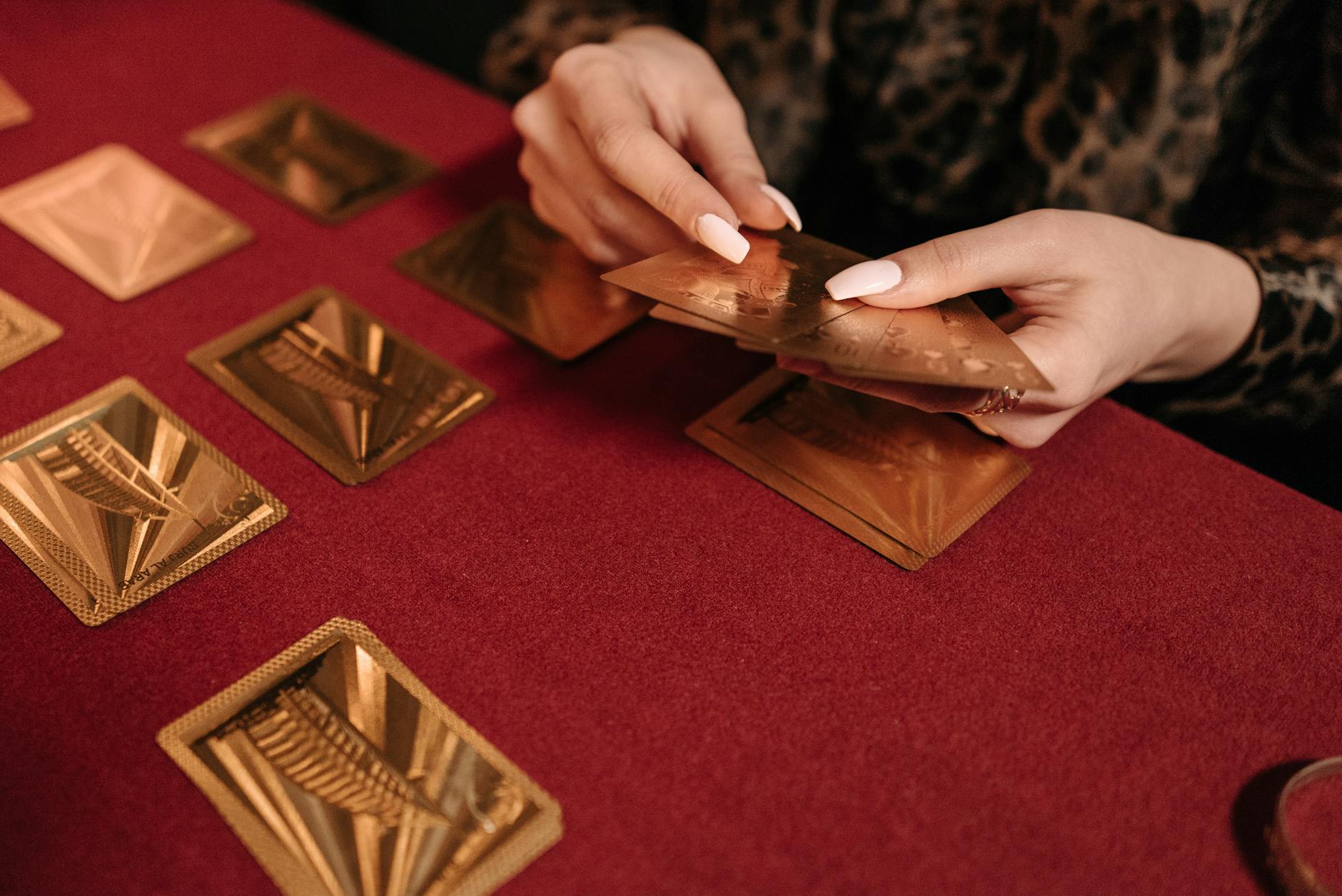 Competition Between Auction Platforms and Price Manipulation Risks