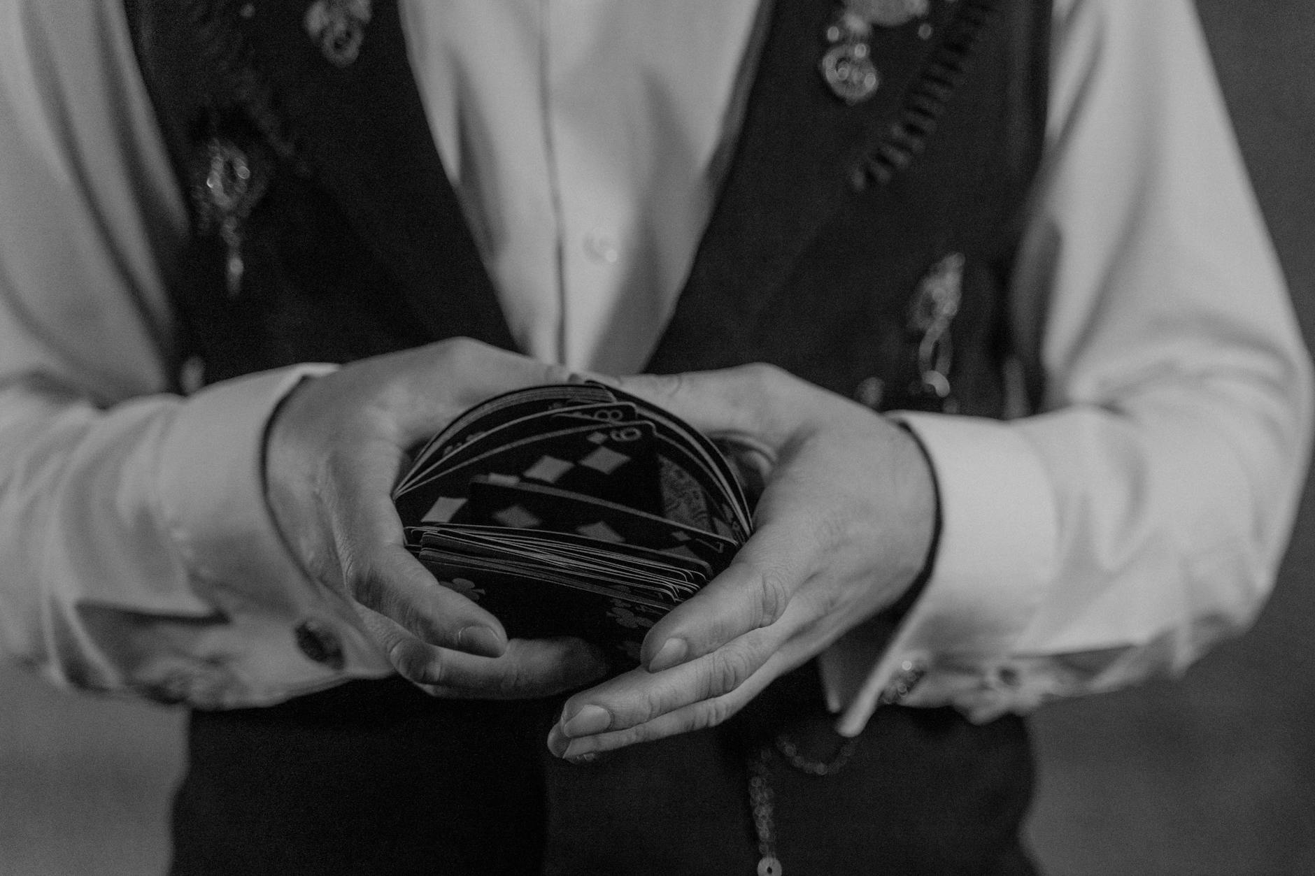 Deep Scratches and the Holo Layer Problem—The Worst-Case Scenario