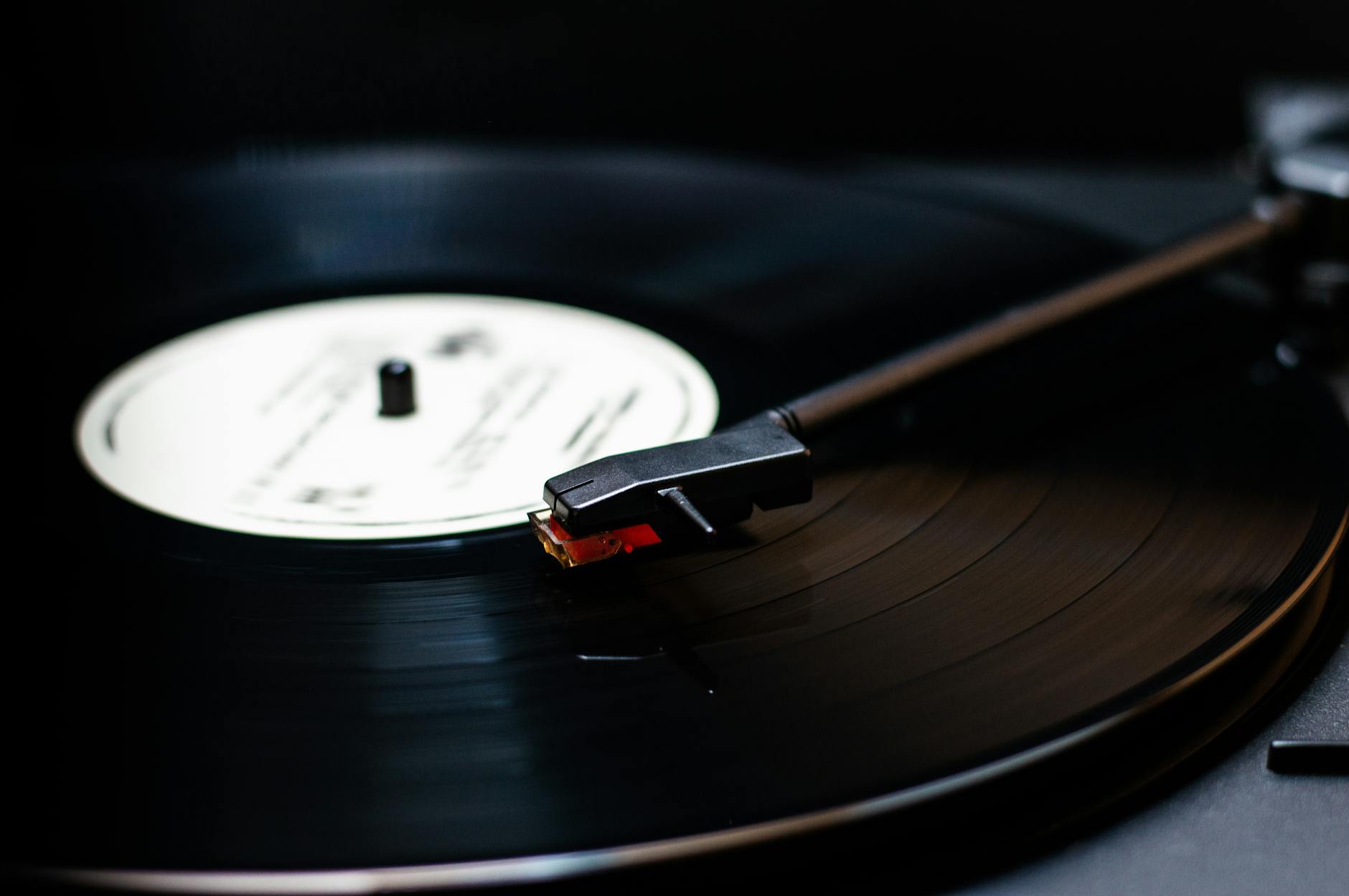 HIGH-END EXAMPLES AND RECORD-BREAKING SALES