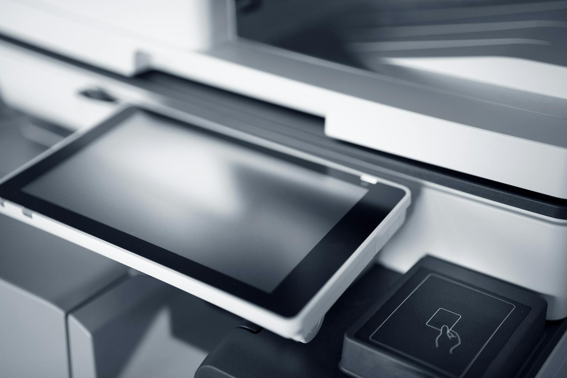 How Do Print Runs Shape the Card Market Structure?