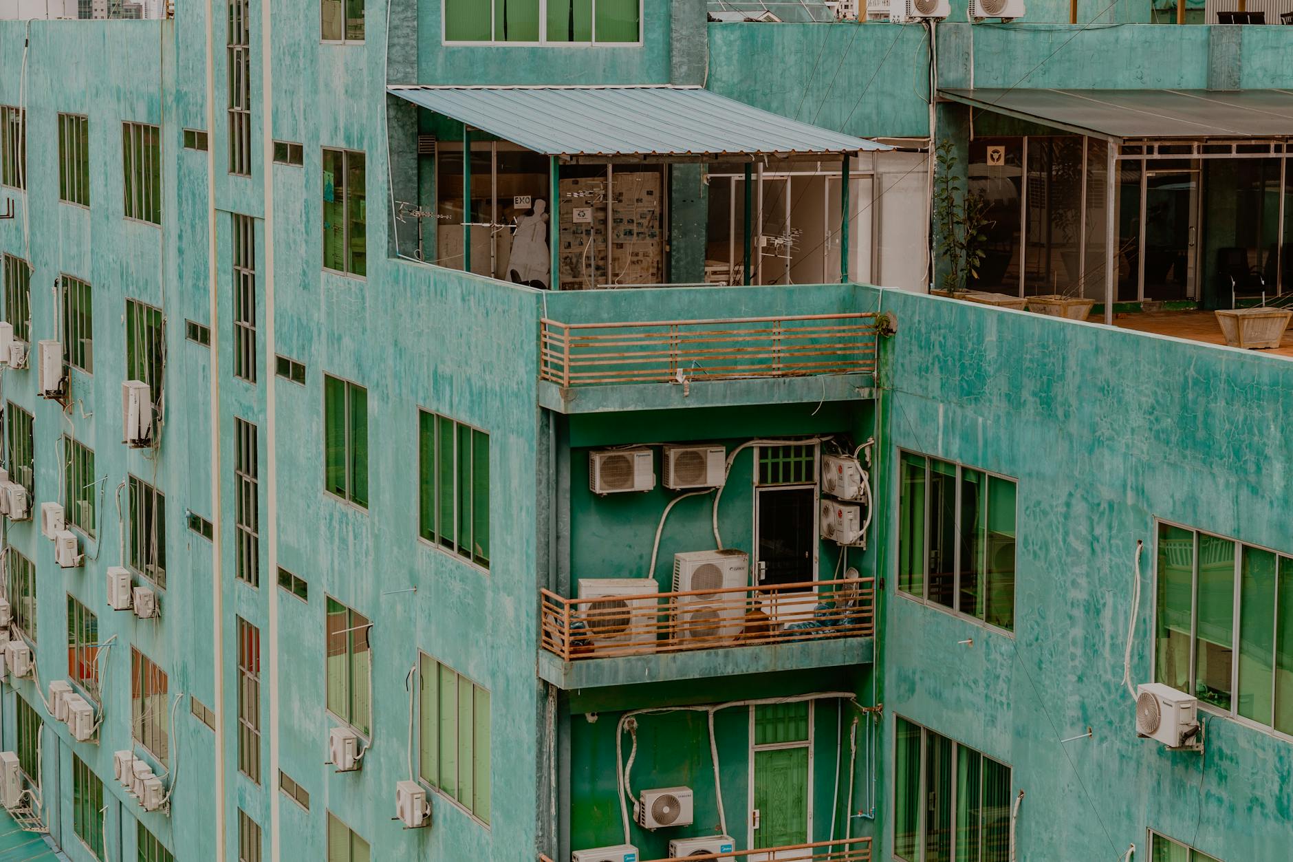 How Grading and Condition Assessment Impact Variant Pricing
