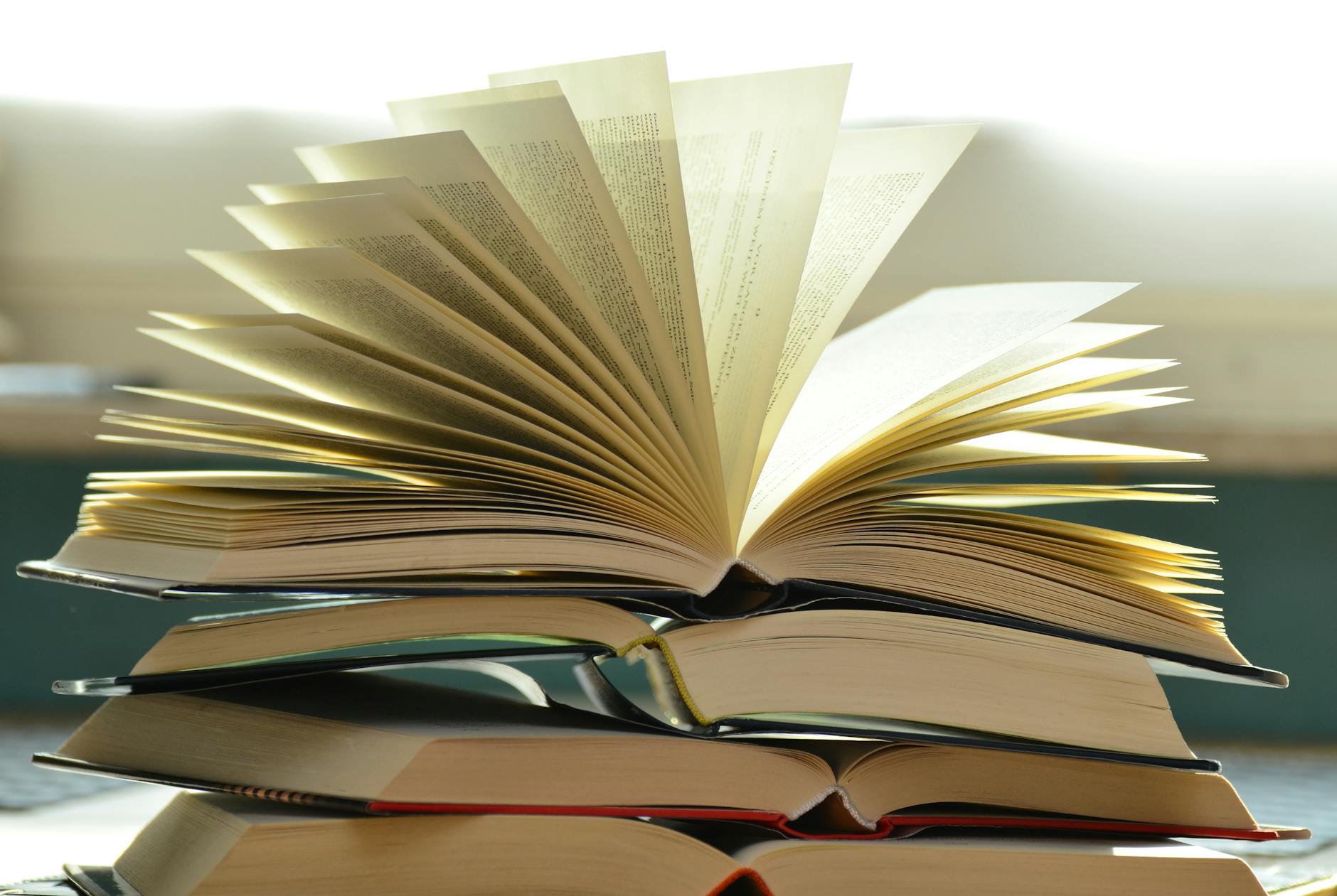 HOW MARKET KNOWLEDGE CREATES REAL ADVANTAGES