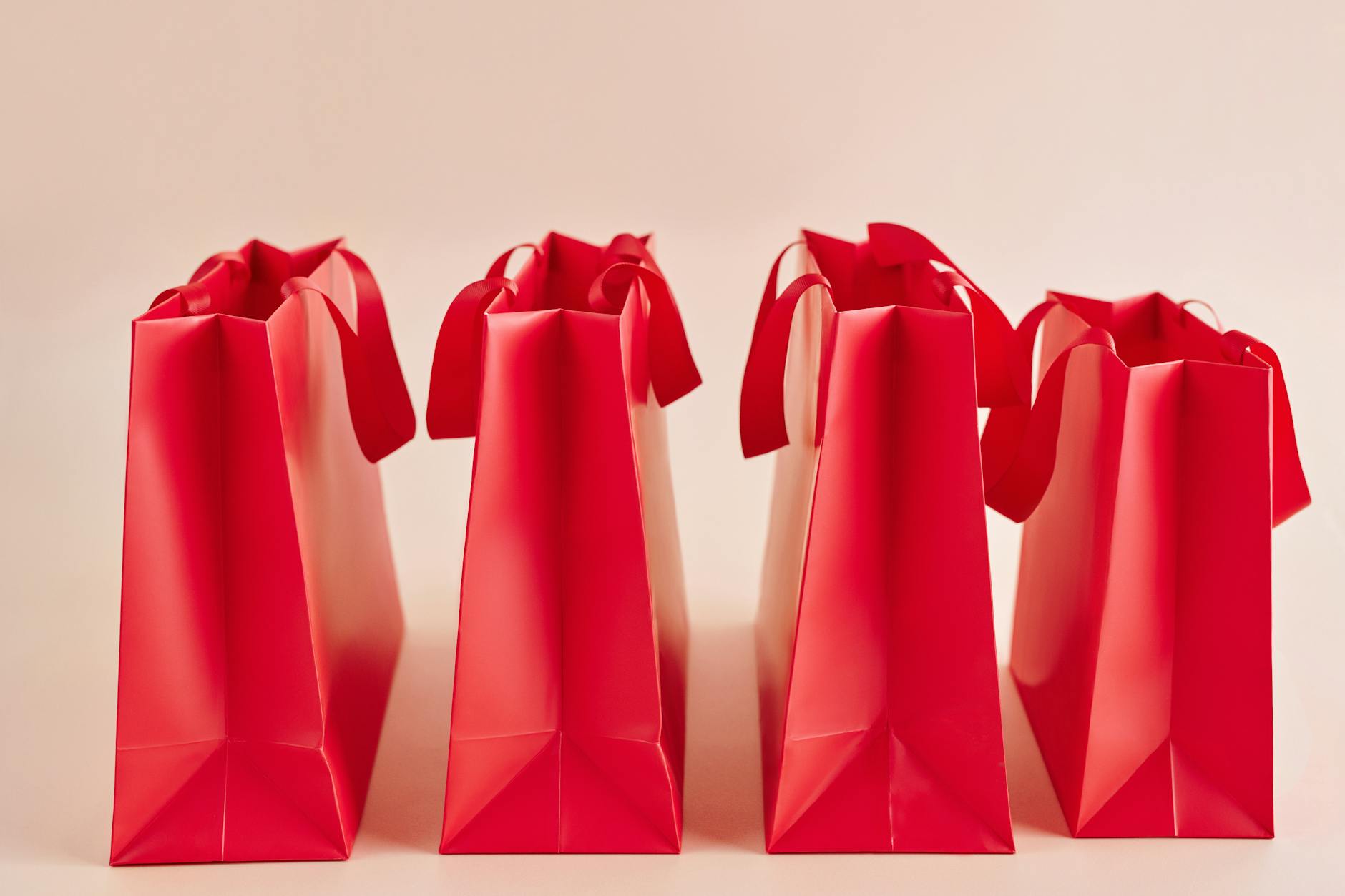 Timing Your Purchases to Catch Seasonal Price Drops