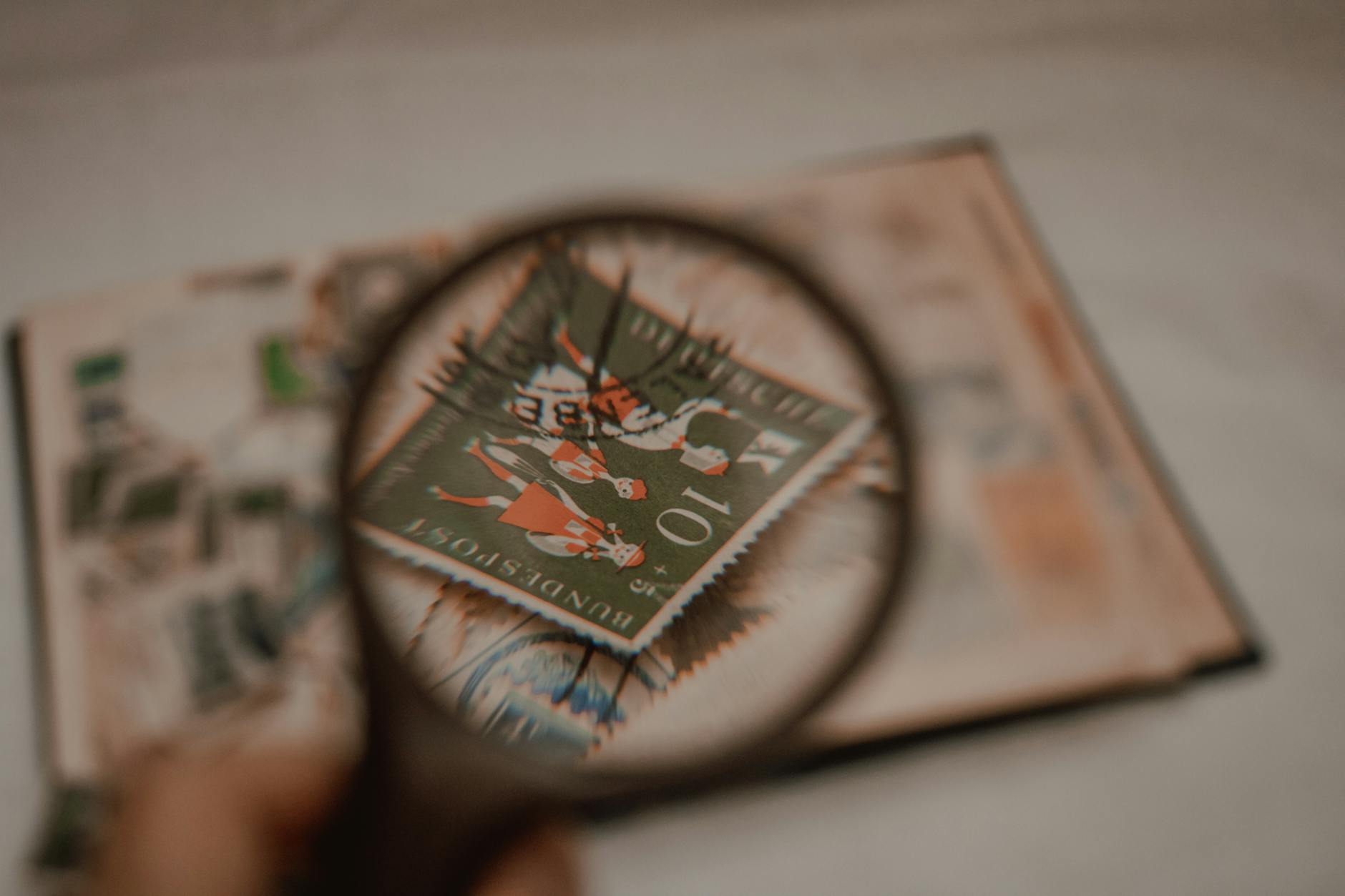 Why Are Collectors Prioritizing Familiar Base Cards Over Novelty?
