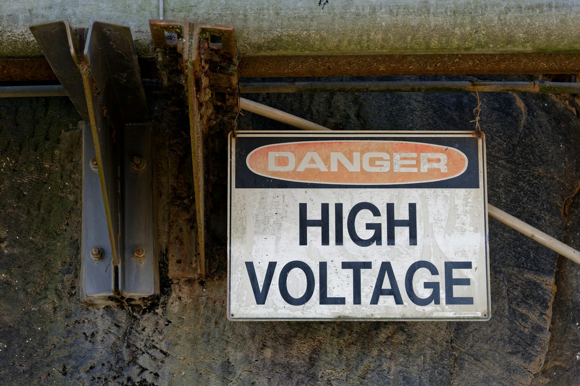 Counterfeiting and Resealing Risks in the Vintage Pack Market