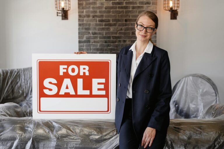 Estate Sale Base Set Lightning Energy Finds: What to Look For - Featured image