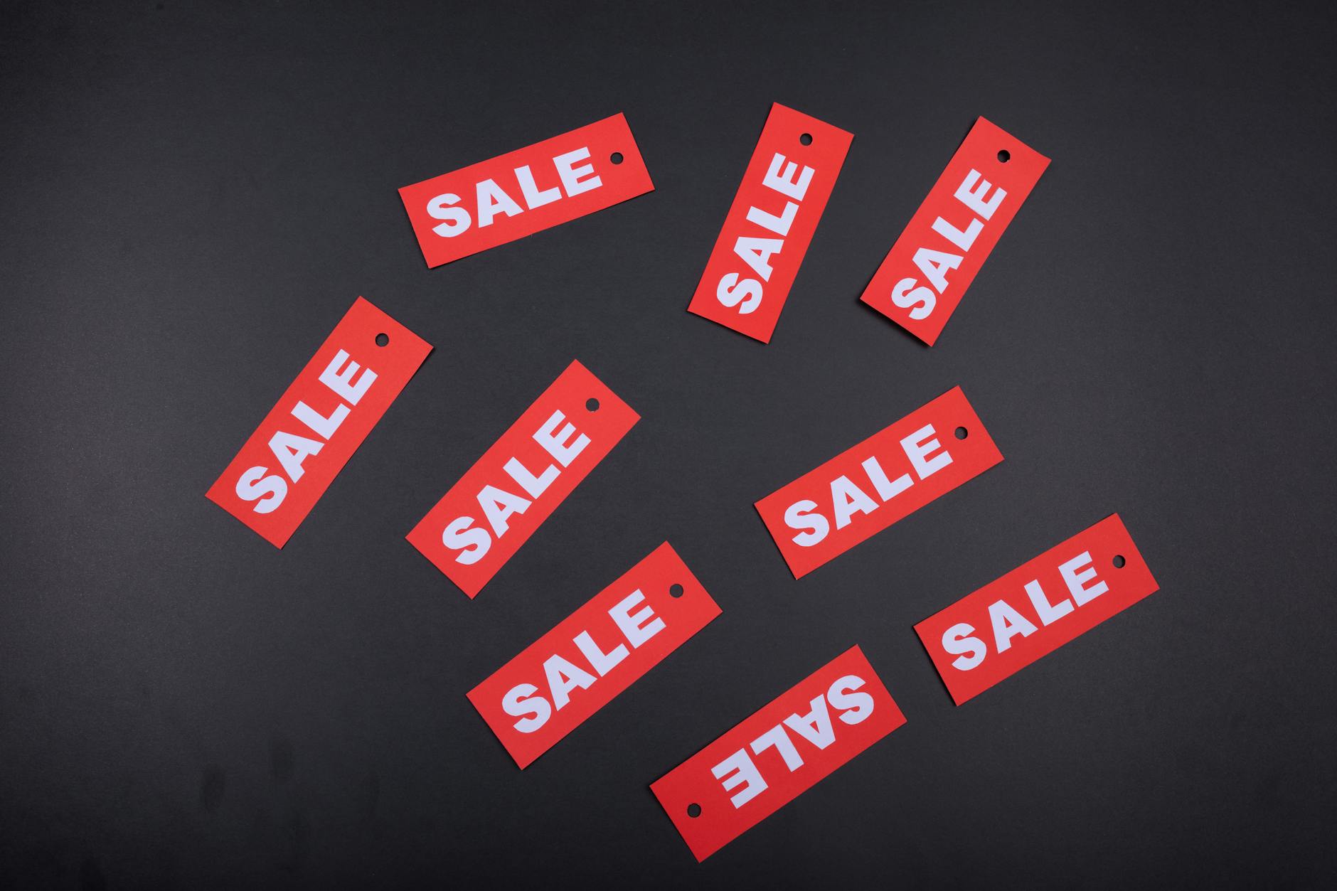 Shadowless vs. Unlimited Pricing Divergence and Collector Psychology