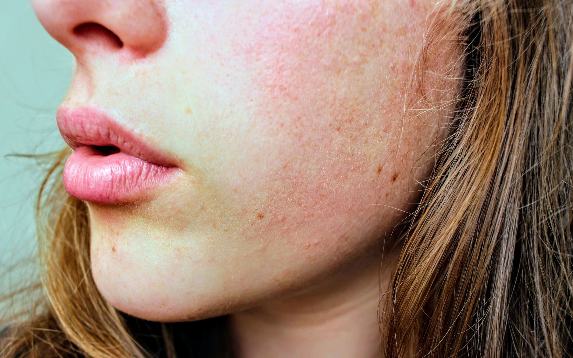 The Red Cheeks Effect and Comparative Positioning