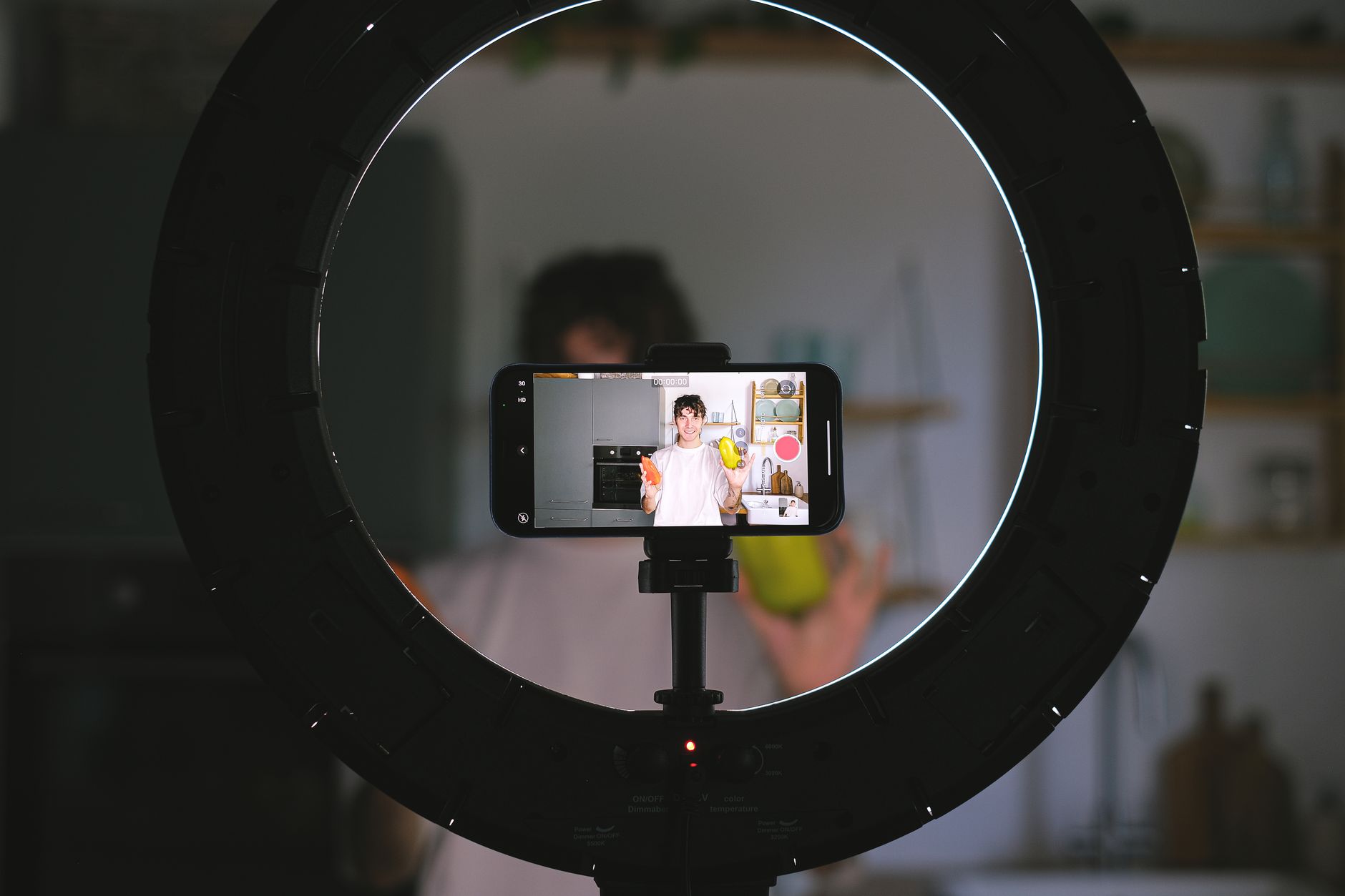 The Role of Players, Influencers, and Content Creators in Drawing Crowds