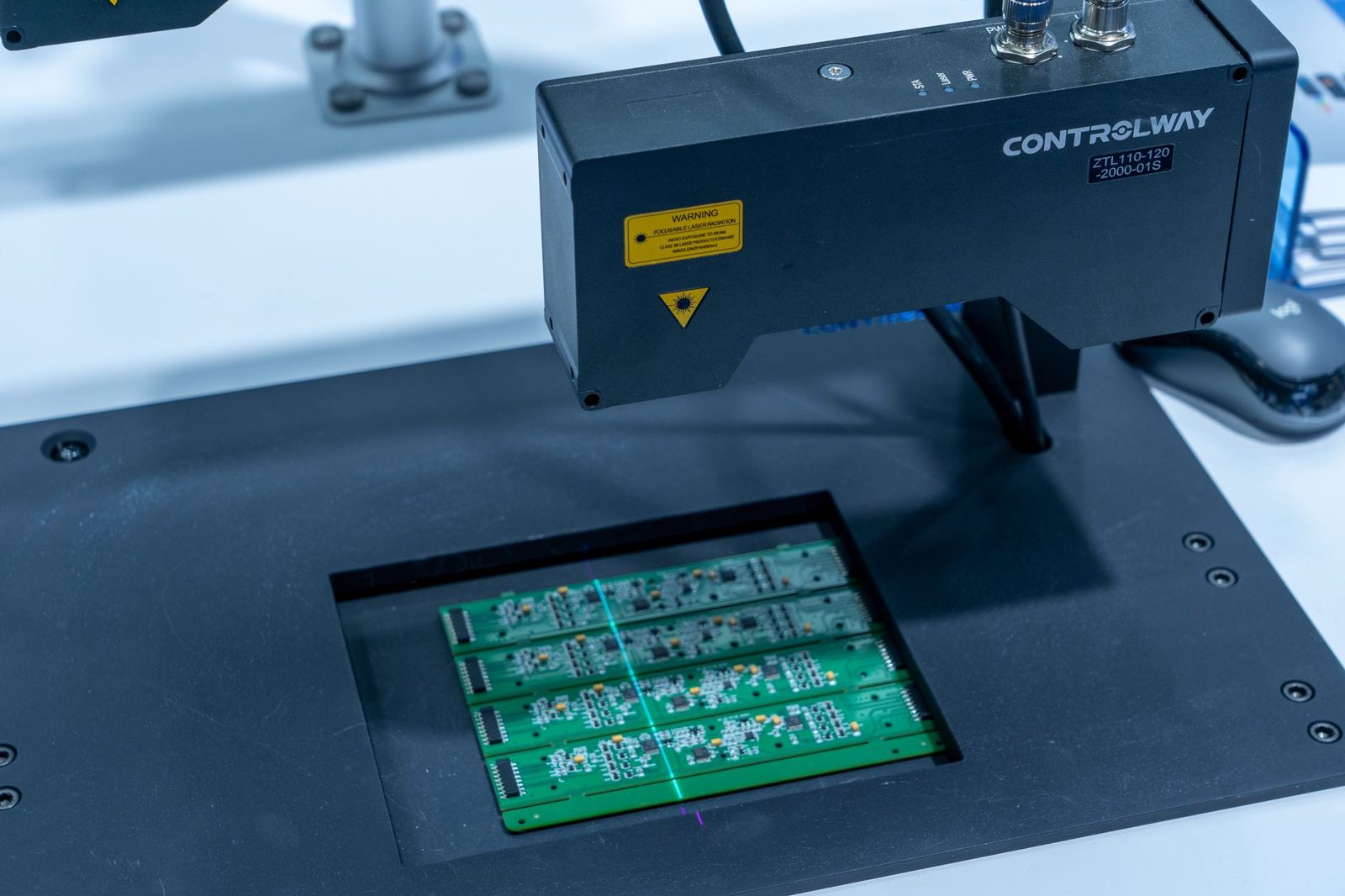 Laser scanning machine over a circuit board